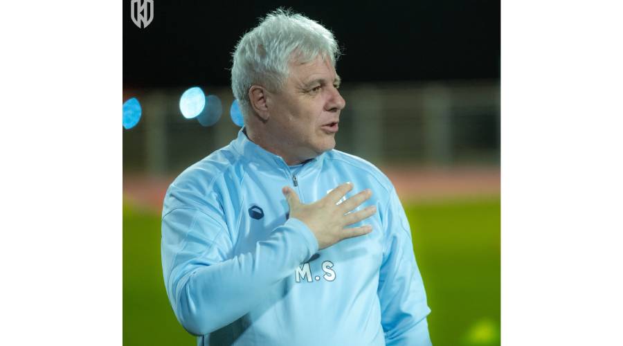 بعد أقل من 3 أشهر من تعيينه.. الأخدود يقيل مدربه سوماديكا